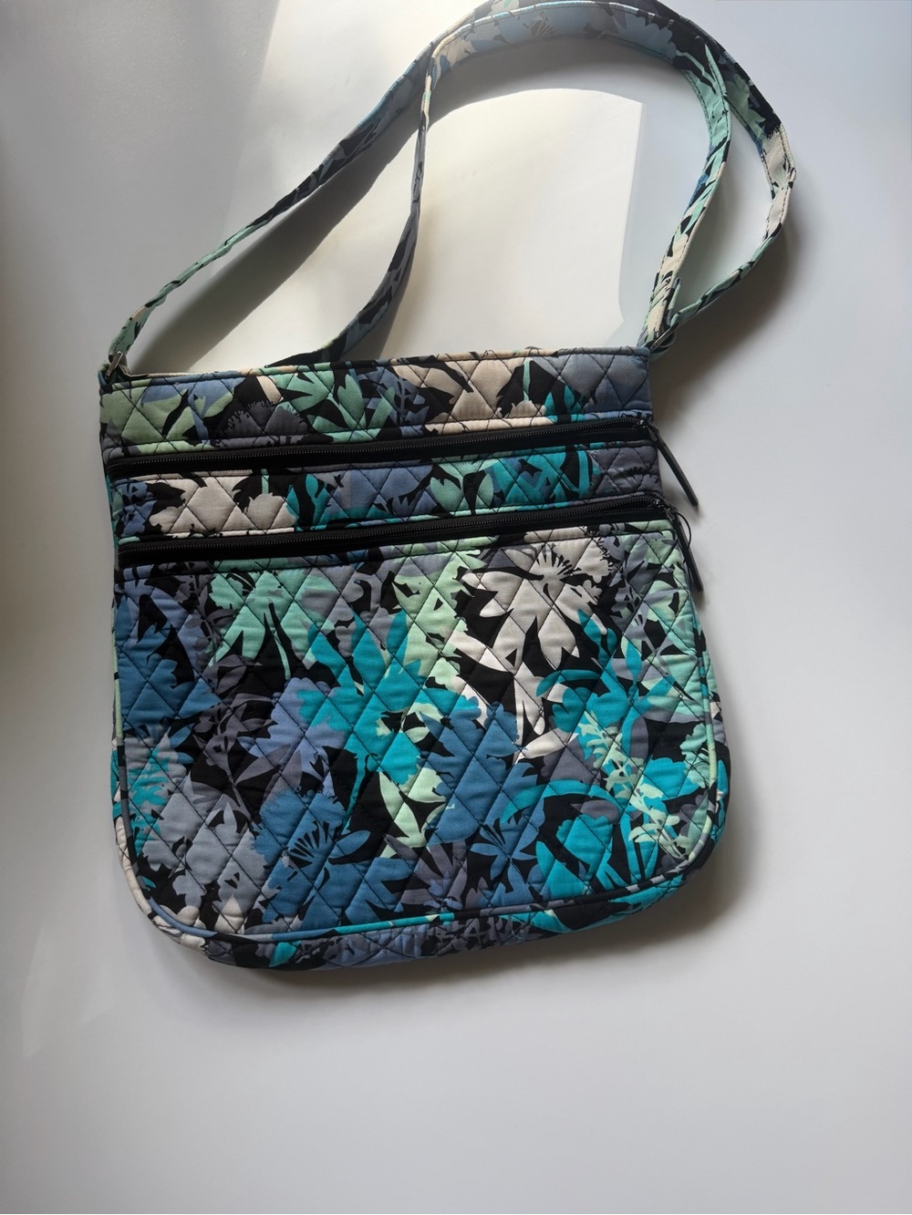 Vera Bradley Camofloral Quilted
Cotton Triple Zip Hipster Crossbody Adjustable